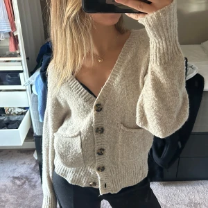 Stickad ylletröja - 💕