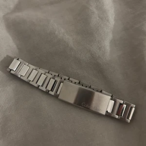 Calvin Klein Armband - Tjena säljer mitt klockarmband som aldrig använts, finns låda o kvitto! 