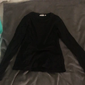 Fin svart långärmad🍂 - Jätte fin svart långärmad till hösten/vintern❤️