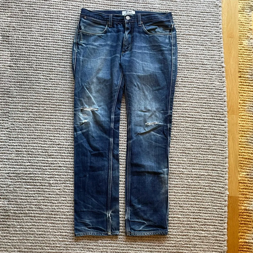 Acne studios max raw jeans Midjemått tvärsöver: 42 cm Innerbenslängd: 75 cm Fotvidd: 18 cm . Jeans & Byxor.