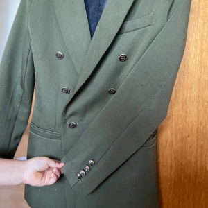 Blazer, kavaj  - Skit snygg mörk grön blazer, skriv för mer bilder om ni önskar