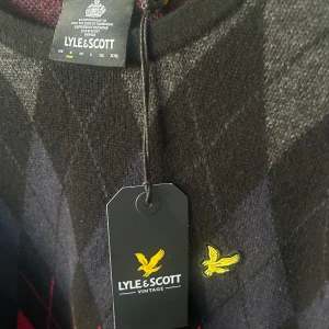 Lyle Scott Tröja - En Lyle scott sweatshirt i storlek M. Tröjan är helt ny och har aldrig använts.