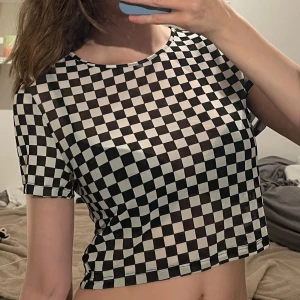 Cool tröja - Rutig schack transparent nät t-shirt svart och vit