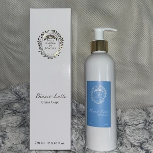 Bianco Latte lotion - 75 kvar av lotion   Doftar exakt som parfymen:   Karamell, mjölk Honung, Kumarin (tonka)