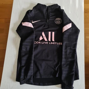 Psg tröja  - Bra skick  Stl M (137-147) barn stl