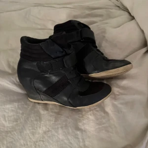 Isabel marant liknande - Ser precis ut som Isabel marant skor. Väldigt fint skick. Storlek 40