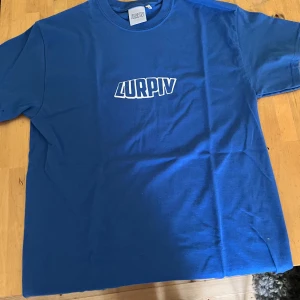 Lurpiv t-shirt  - Lurpiv t-shirt i storlek M som aldrig blivit använd, prislapp sitter på.