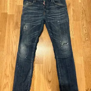 Ett par dsquared 2 skater jeans strlk 46, har blivit för små för mig därför säljer jag dem till ett sjysst pris:) 