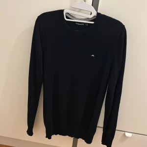 Merinotröja JLindberg - Asfet merinoulltröja från JLindberg Säljs för att den inte längre passar  Nypris 1145kr 10/10 skick använd max 5 gånger 