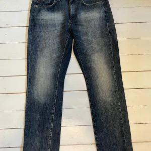 Jeans  - Säljer dessa snygga jeans, straight leg! Tyvärr för små för mig 🩵