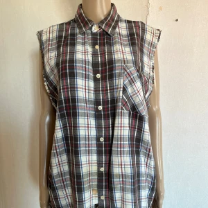 Rutig skjorta väst punk rock metall  - Inget att anmärka på 