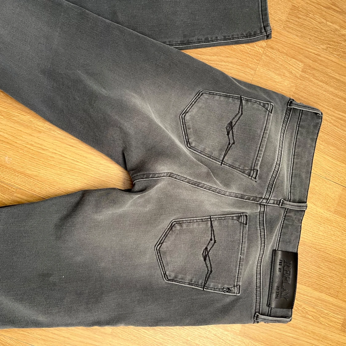 Grå jeans från Replay - 91