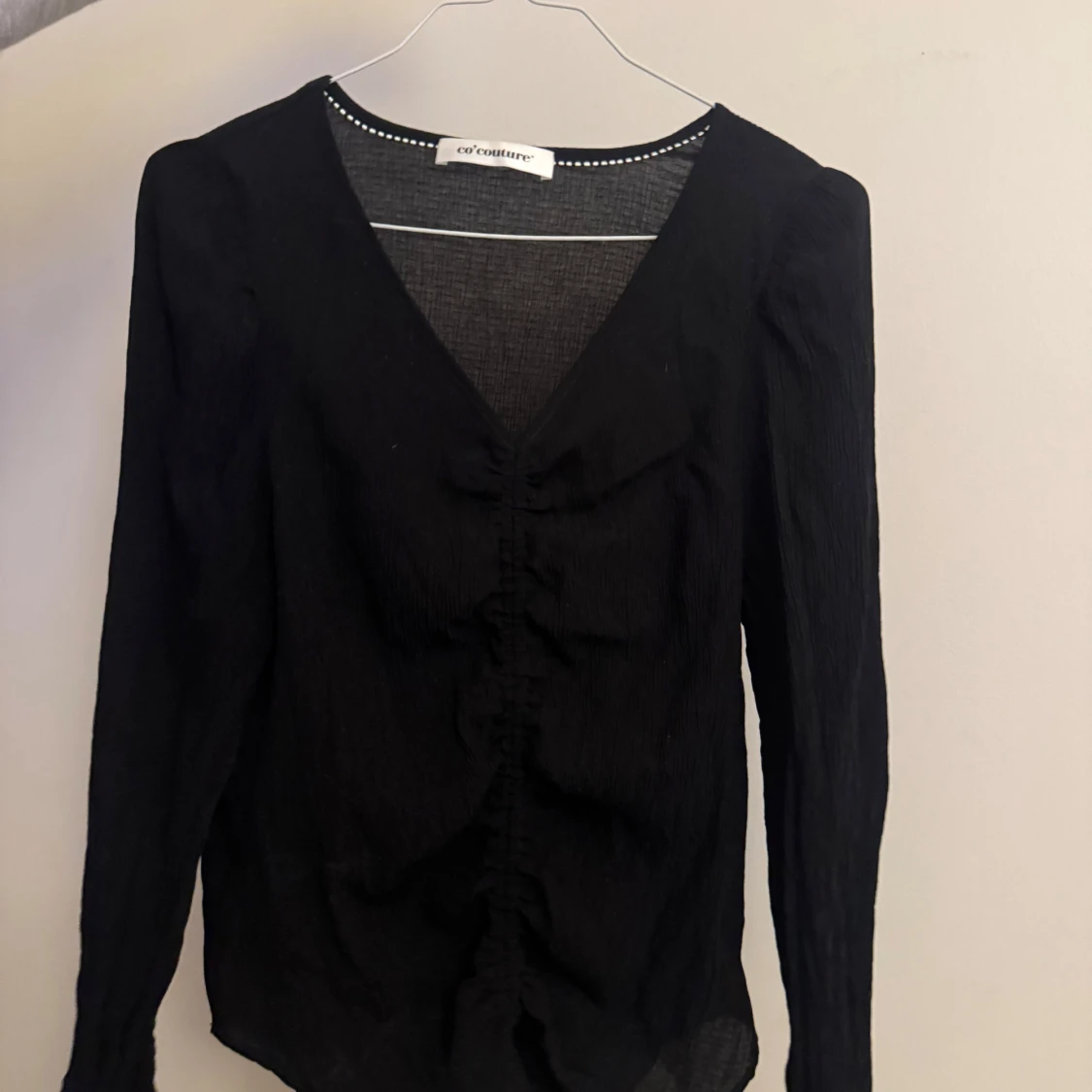 Svart v-ringad blus  - 90