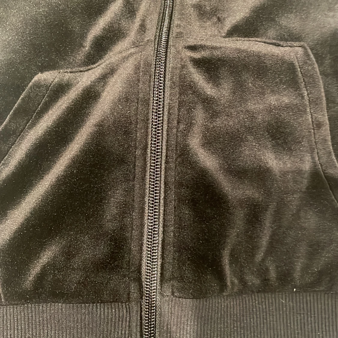 Svart velourjacka från Kappahl - 92