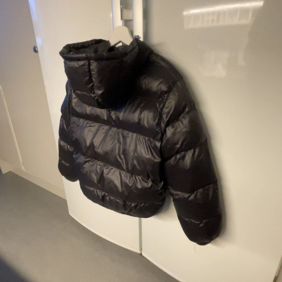 Svart pufferjacka (storlek s) - 90