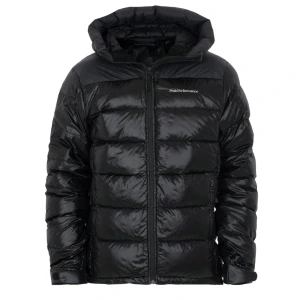 Peak Performance jacka - Sjukt snygg glansig puffer jacka  i bra skick med luva baktill och dragkedja framme samt vid fickorna! 🔥 Jackan är perfekt inför vintern då den är super varm och skön! 🥶 Nypris: 4000+ 🤘🏼Kom gärna med bud och skriv vid minsta fundering! ‼️