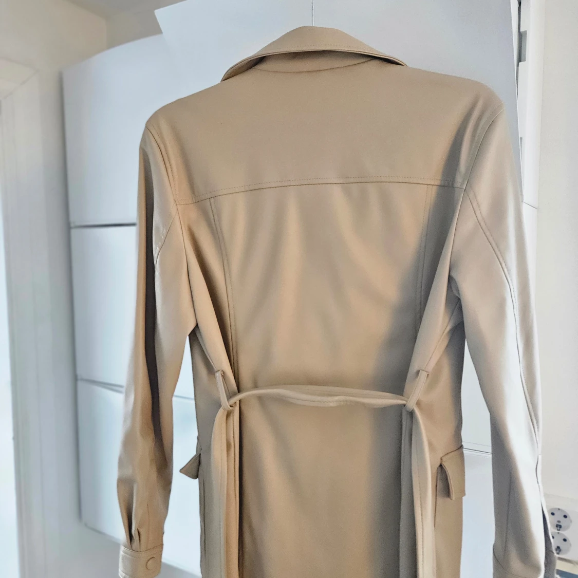 Beige skinn jacka från Amisu - 90