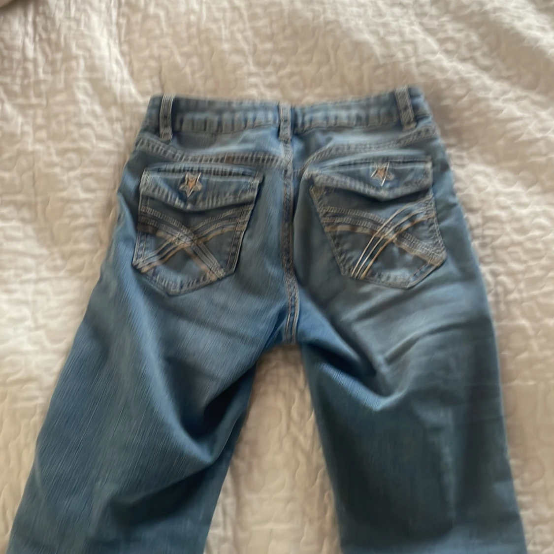 Blå flared low waist  jeans från Lindex - 90