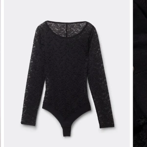 Svart spetsbody - Spetsbody från intimissimi. Den är nästan helt ny och endast använts en gång, nypris 689kr💕💕