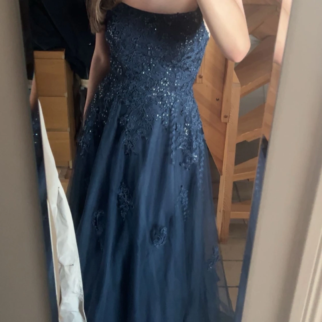 Mörkblå balklänning med paljetter - 92