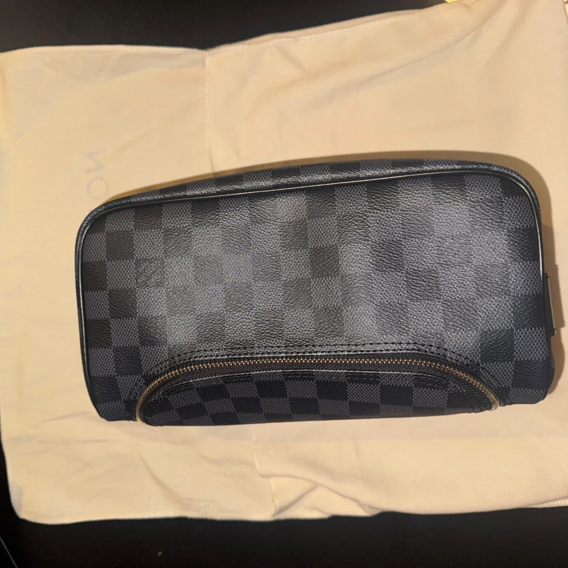 Rutig axelväska från Louis Vuitton - 93