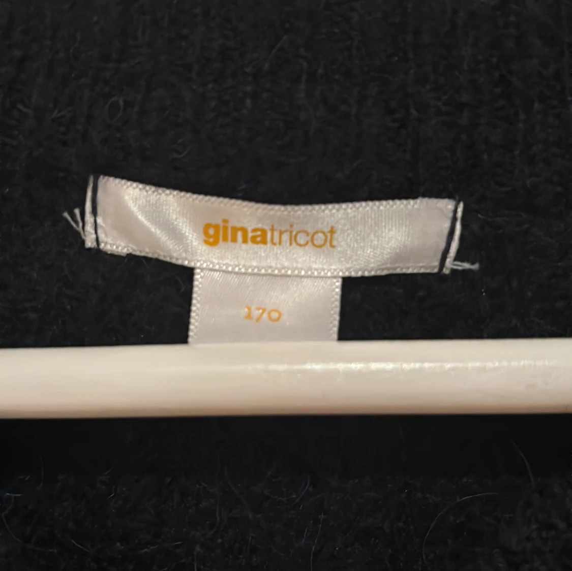 Mörkblå stickad tröja  - 91