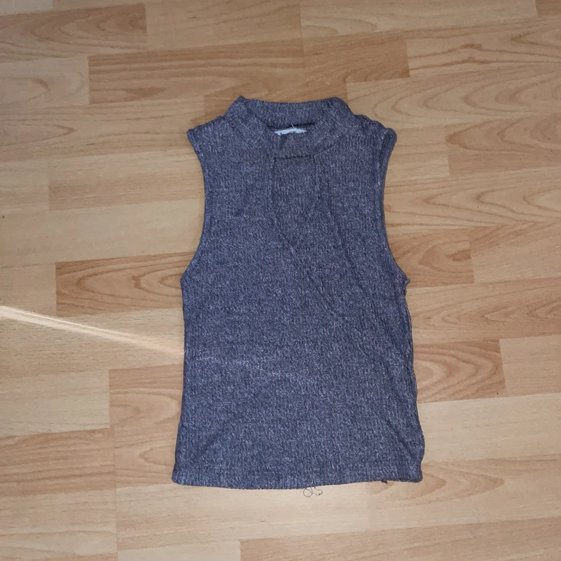 Grå ärmlös topp från Jennyfer - 90