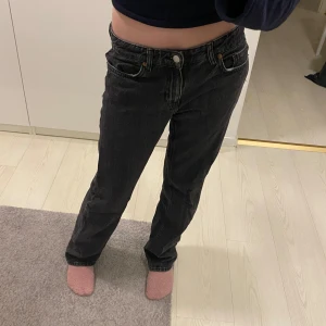 Svarta low rise jeans  - Snygga svarta low rise 