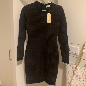 Michael Kors klänning - 🤍