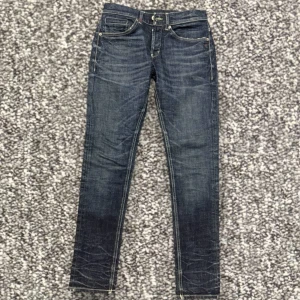 Dondup george - Dondup george jeans | skick 9/10 inga defekter | storleken passar mer W29/W30 | vid frågor är det bara att kontakta oss!