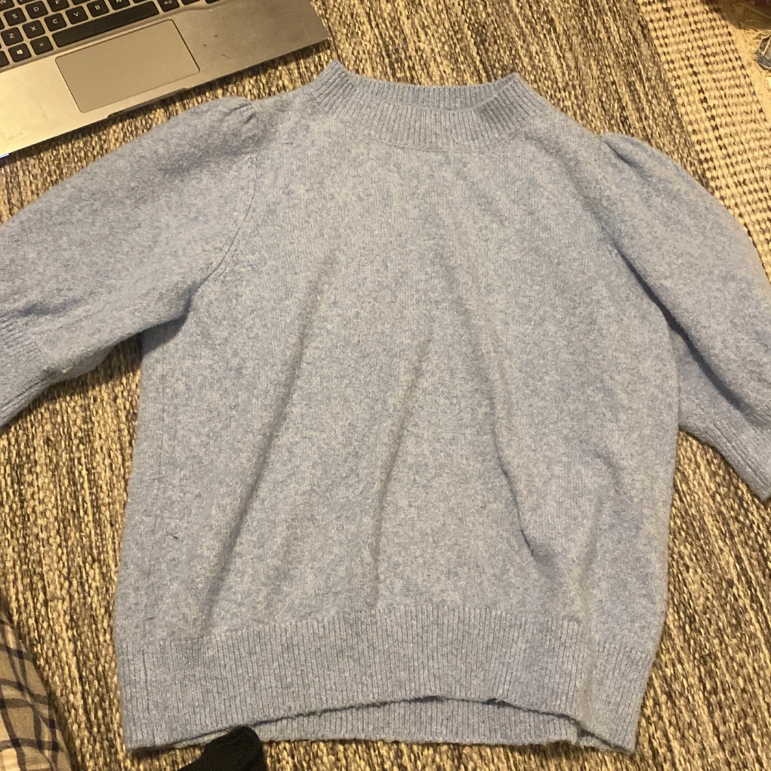 Ljusblå stickad tröja