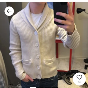 Stickad kofta med sjalkrage - Annons för försäljning av båda plaggen samtidigt.