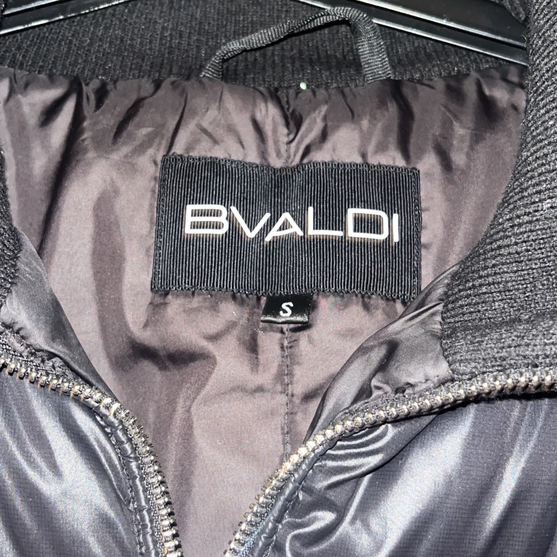 Svart pufferjacka från Bvaldi - 91