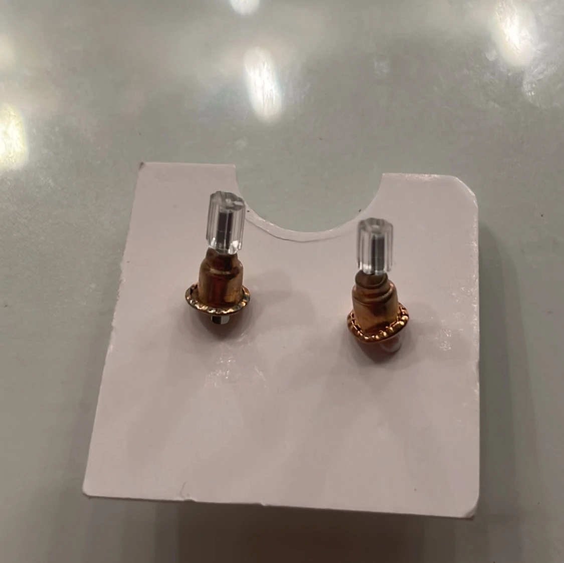 Guldörhängen i hjärtform och rund design från Ur & Penn  - 91