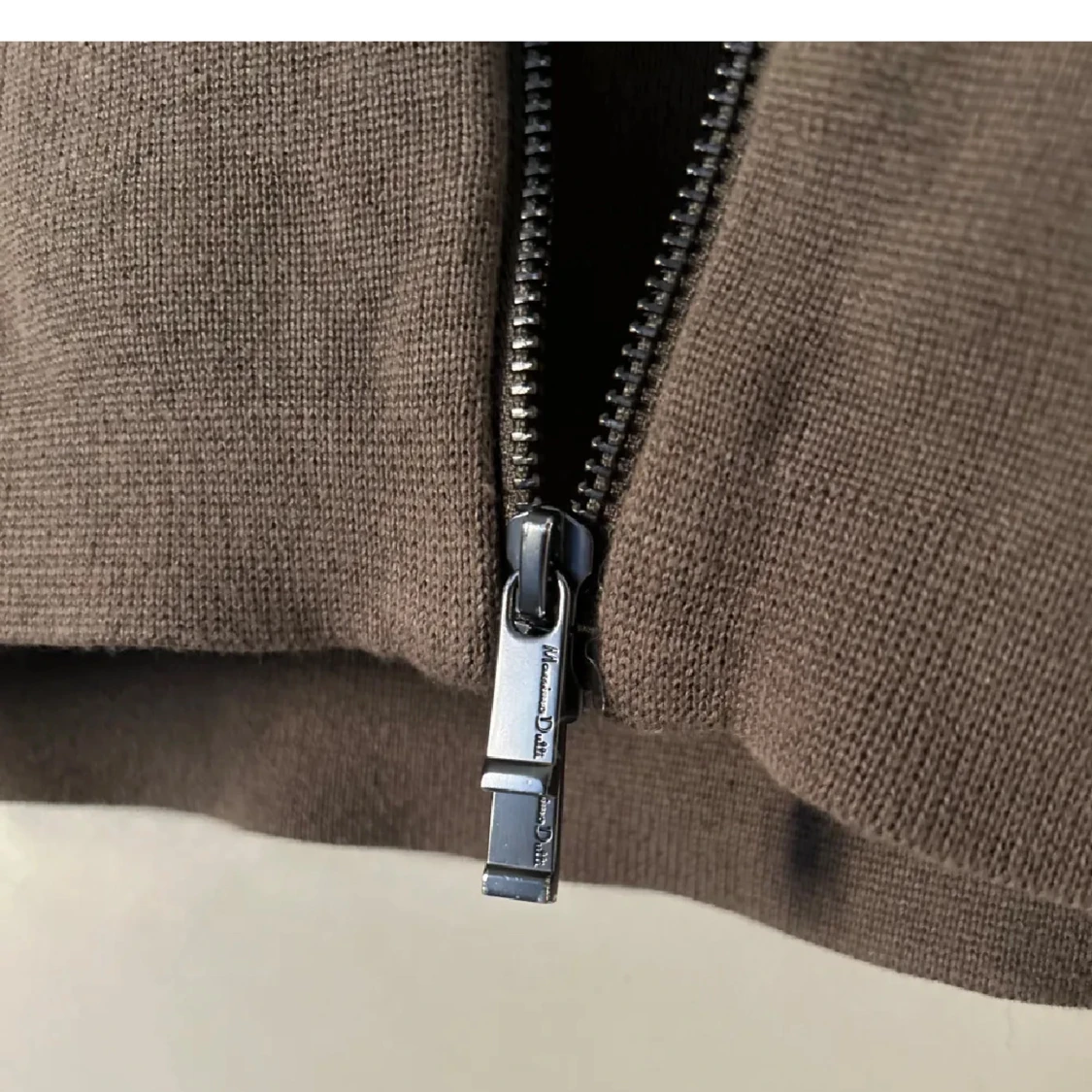 Brun tröja med dragkedja från Massimo Dutti - 91