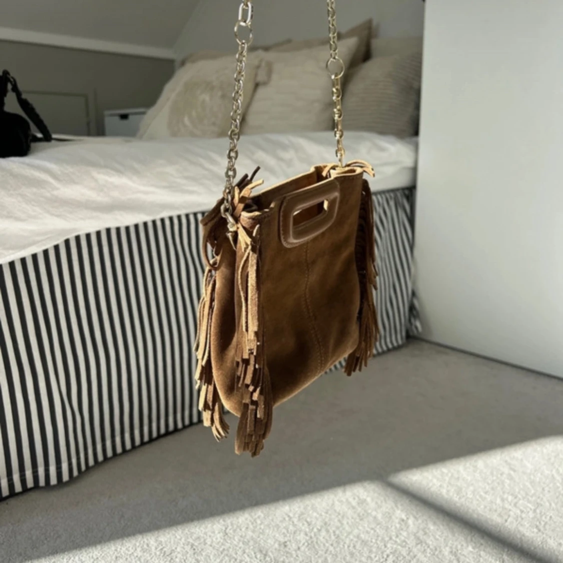 Brun mocka axelväska med fransar - 90