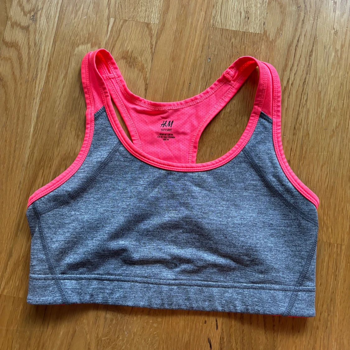 Grå och rosa sporttopp från H&M