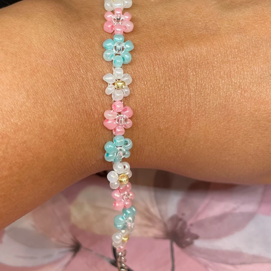 Färgglatt blommigt handgjort armband - 90