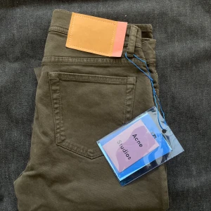 Acne Jeans - Helt nya Acne Studios jeans. Aldrig använd.   Dm innan köp. Öppen för erbjudanden :)