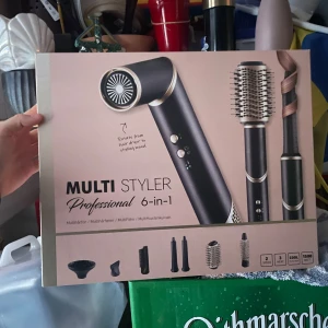 Rusta styling verktyg  - Säljer pga fick som födelsedags present men en skada på förpackningen gjorde att jag inte kunde lämna tbx så den är aldrig använd. 