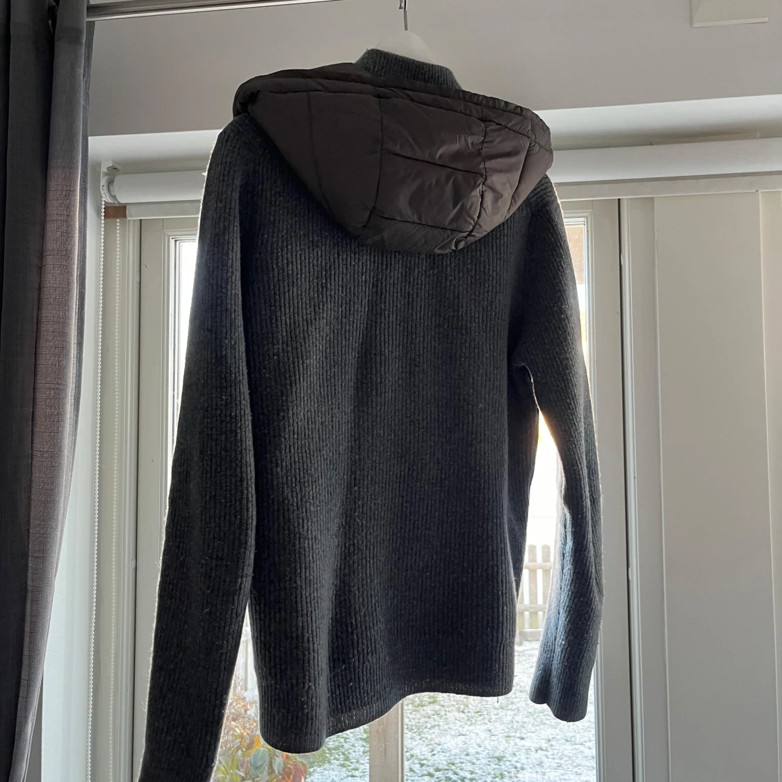 Grå stickad cardigan från Massimo Dutti - 90