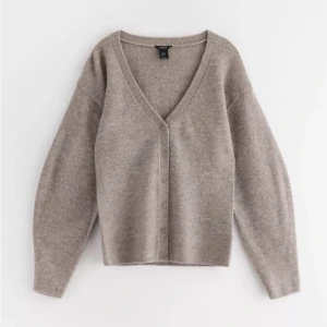 Stickad tröja  - Jätte fin stickad tröja/kofta från Lindex, använd några få gånger. Storlek s 