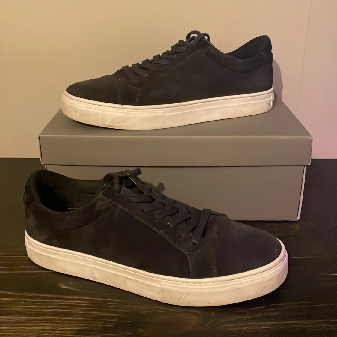 Vagabonds mörkblå mocka