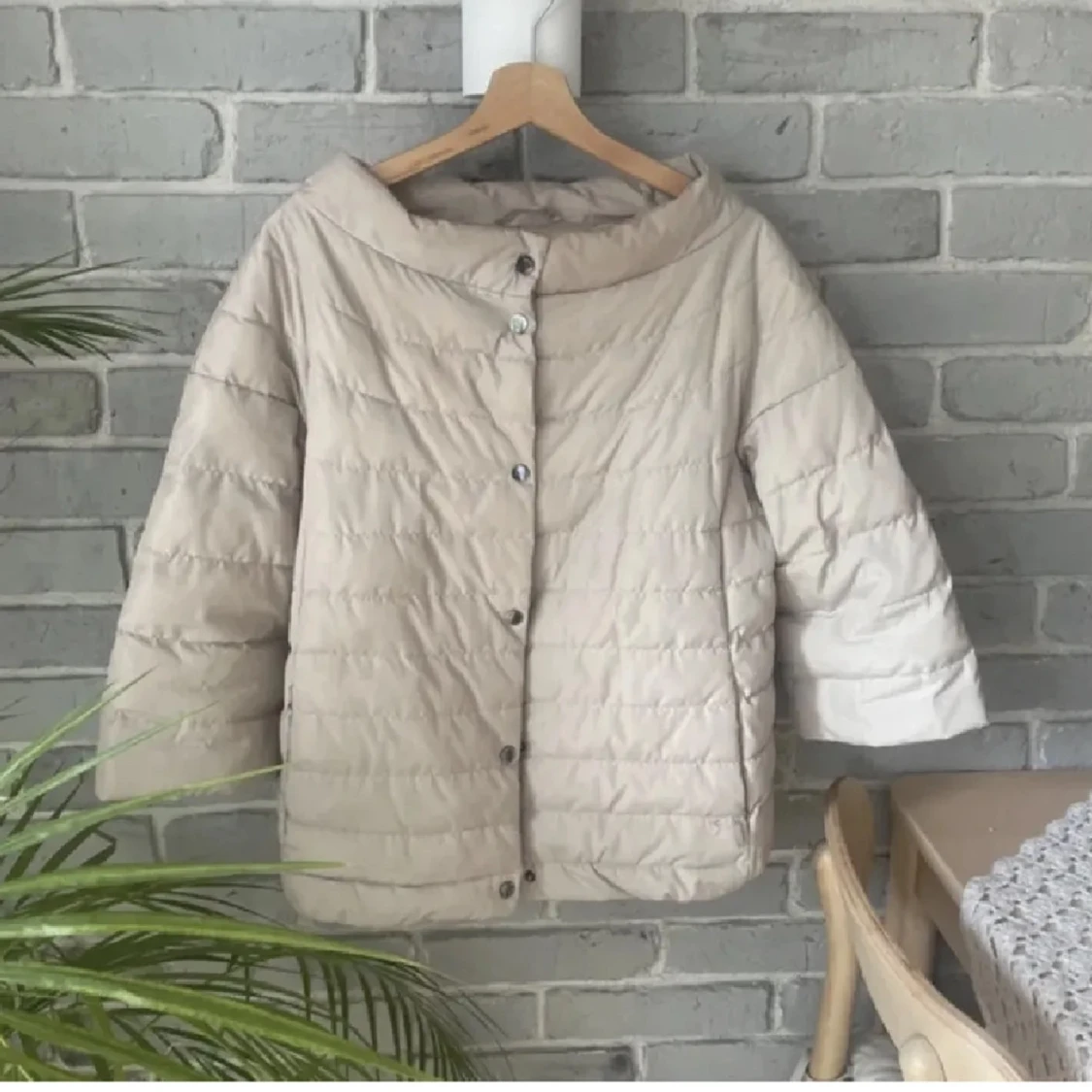 Beige trekvartsärmd jacka