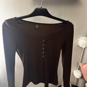 Brun ribbad topp  - Jätte fin tröja aldrig använd🤎