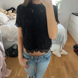Spets topp - Jättefin svart spetstopp💘