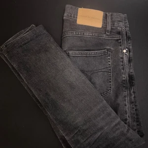 Tiger of Sweden jeans - Hej, säljer nu dessa superfina jeans ifrån Titer of Sweden i den superpopulära modellen Pistolero. Jeansen är i bra skick och skriv gärna om ni har frågor eller lägg gärna prisförslag då priset inte är hugget i sten.