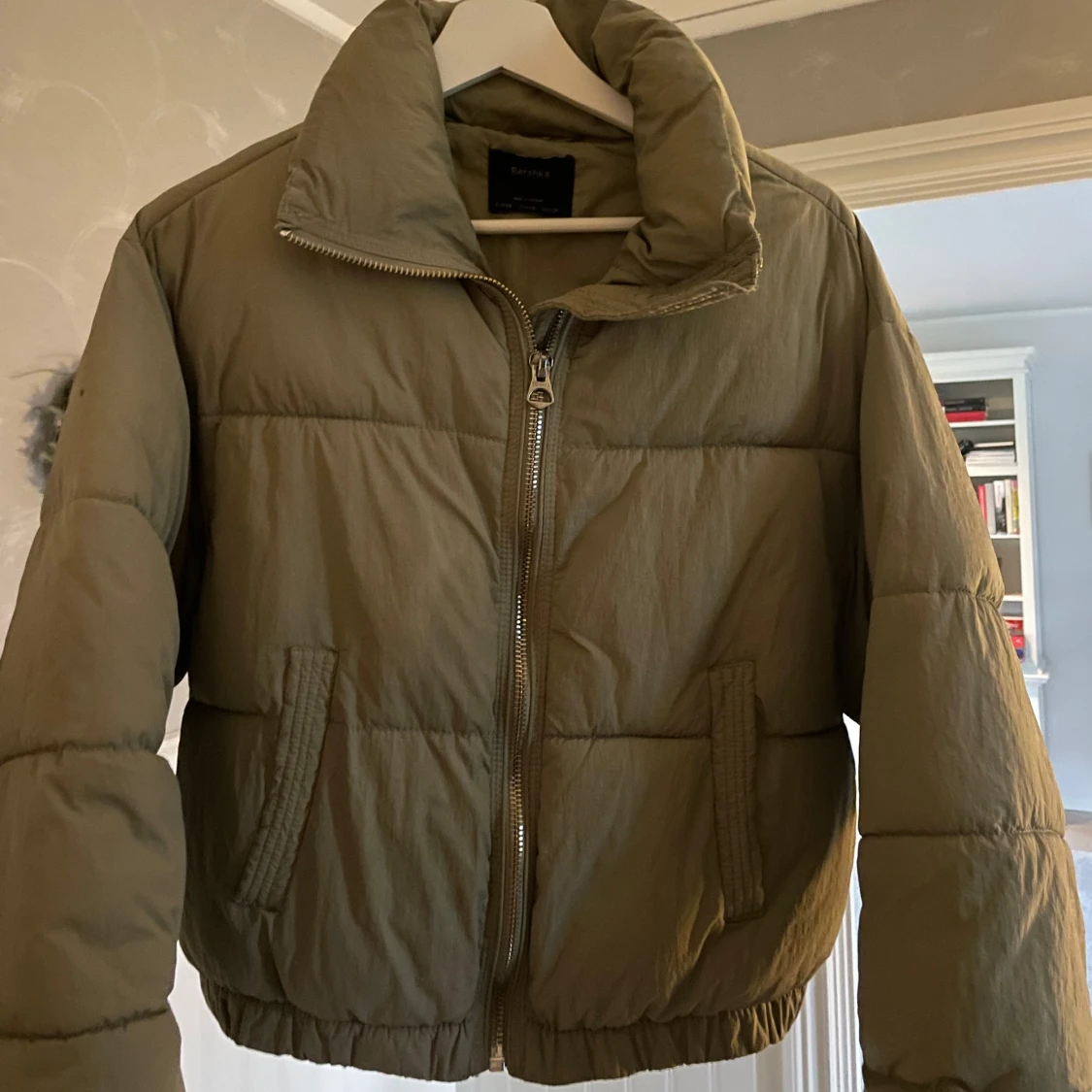 Bershka pufferjacket khakigrön