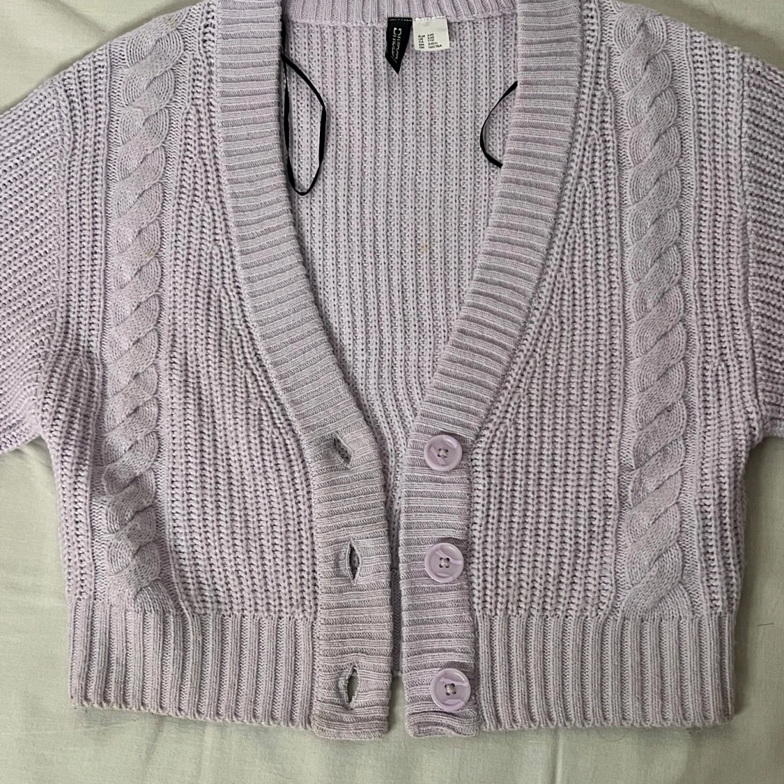 Ljuslila stickad kofta