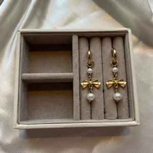 Livia earrings  - 45kr per par, gjorda i rostfritt stål vilket innebär att metallen inte färgar av sig eller tappar färg💐